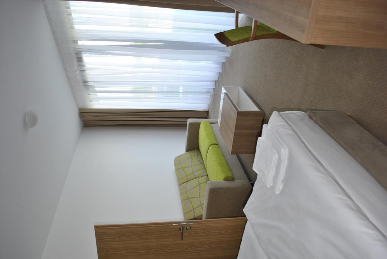 Hotel Golf Jezera Ostrožská Nová Ves Exterior foto