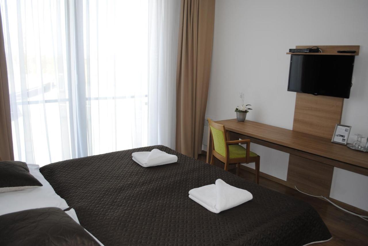 Hotel Golf Jezera Ostrožská Nová Ves Exterior foto