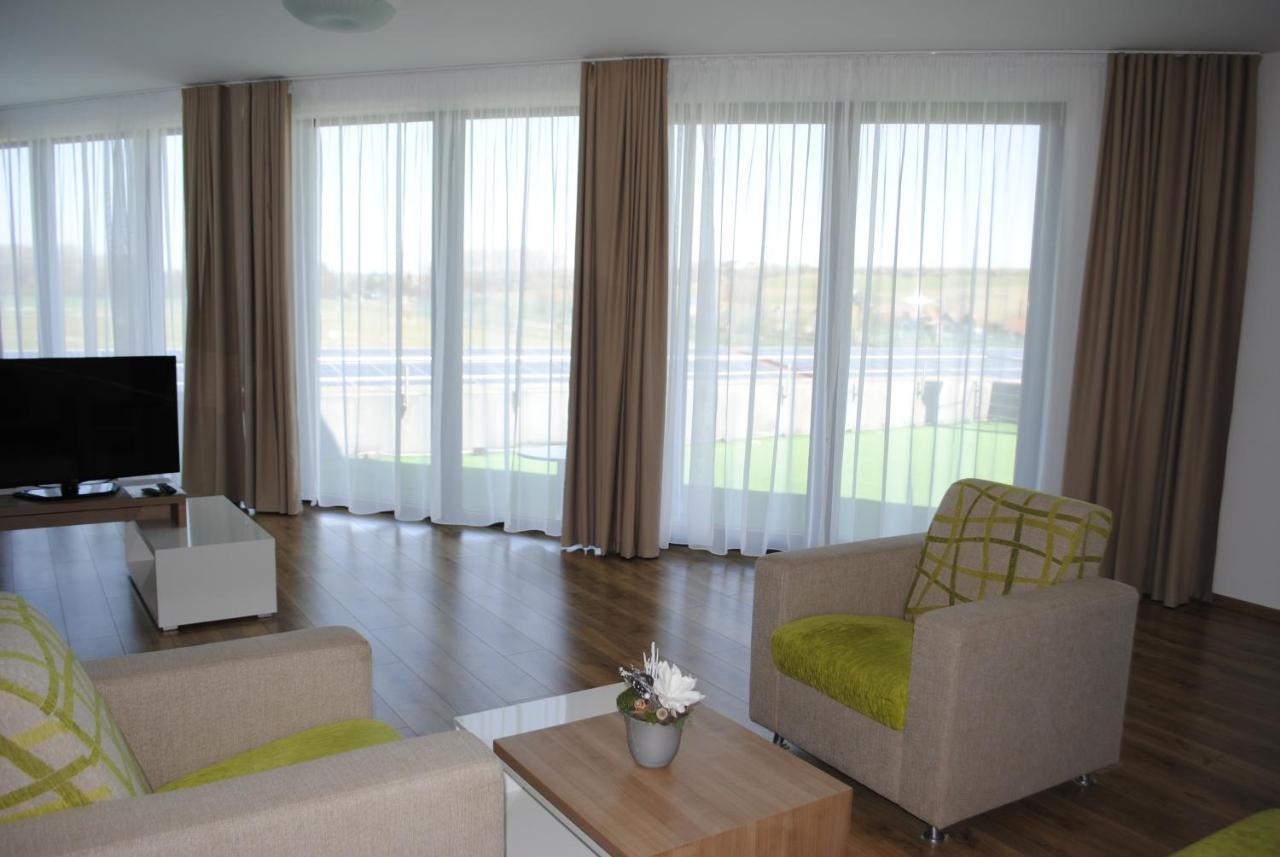 Hotel Golf Jezera Ostrožská Nová Ves Exterior foto