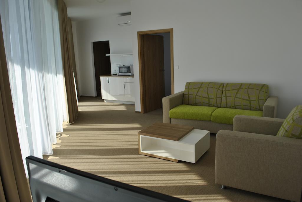 Hotel Golf Jezera Ostrožská Nová Ves Exterior foto