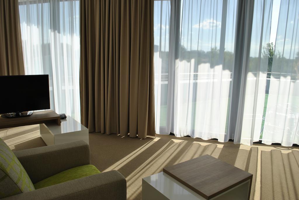 Hotel Golf Jezera Ostrožská Nová Ves Exterior foto