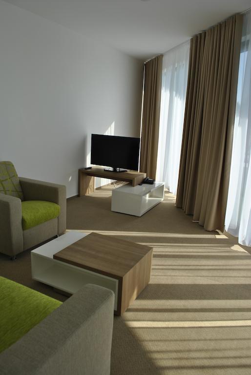 Hotel Golf Jezera Ostrožská Nová Ves Exterior foto