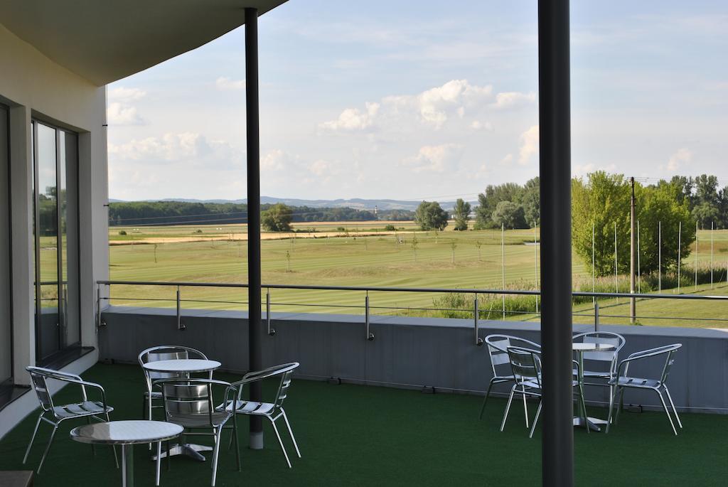 Hotel Golf Jezera Ostrožská Nová Ves Exterior foto