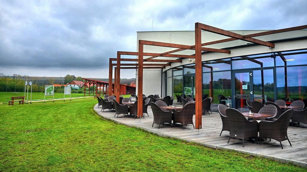 Hotel Golf Jezera Ostrožská Nová Ves Exterior foto