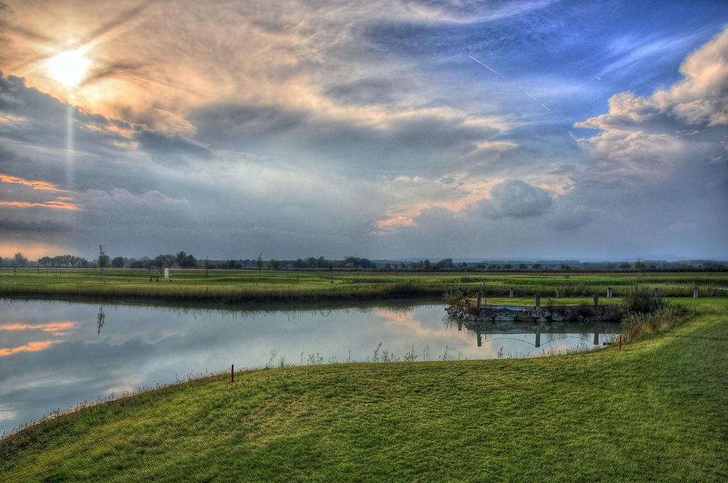 Hotel Golf Jezera Ostrožská Nová Ves Exterior foto