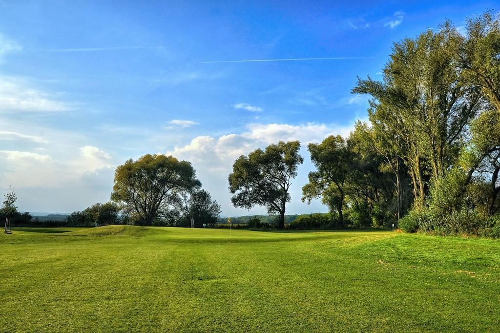 Hotel Golf Jezera Ostrožská Nová Ves Exterior foto